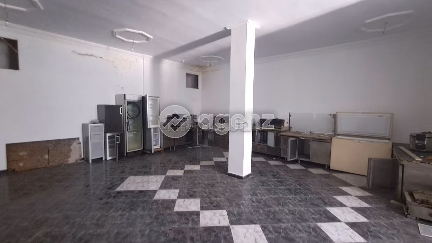 Commerce à vendre 245 m² Al Mostakbal Casablanca