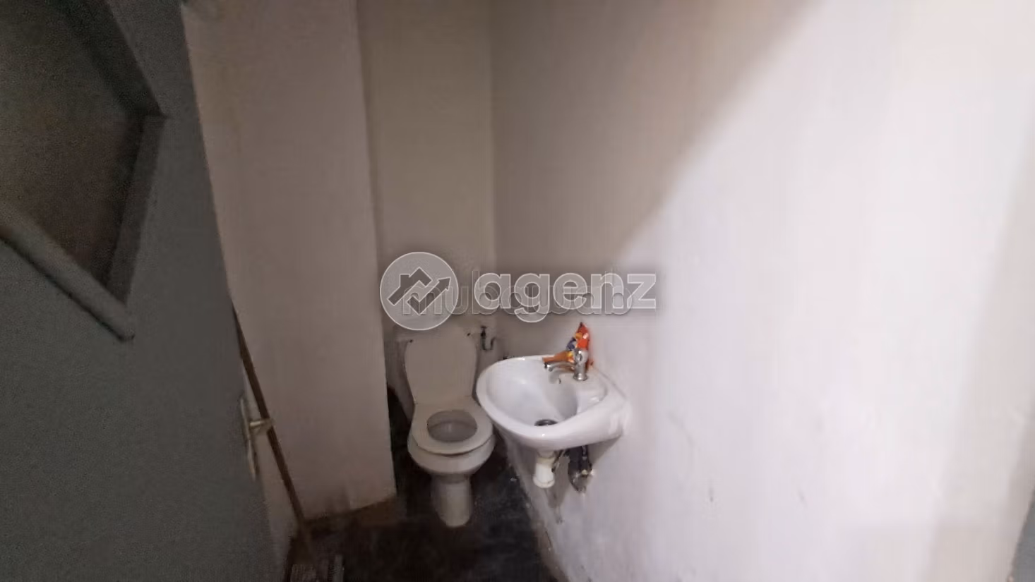 Commerce à vendre 245 m² Al Mostakbal Casablanca