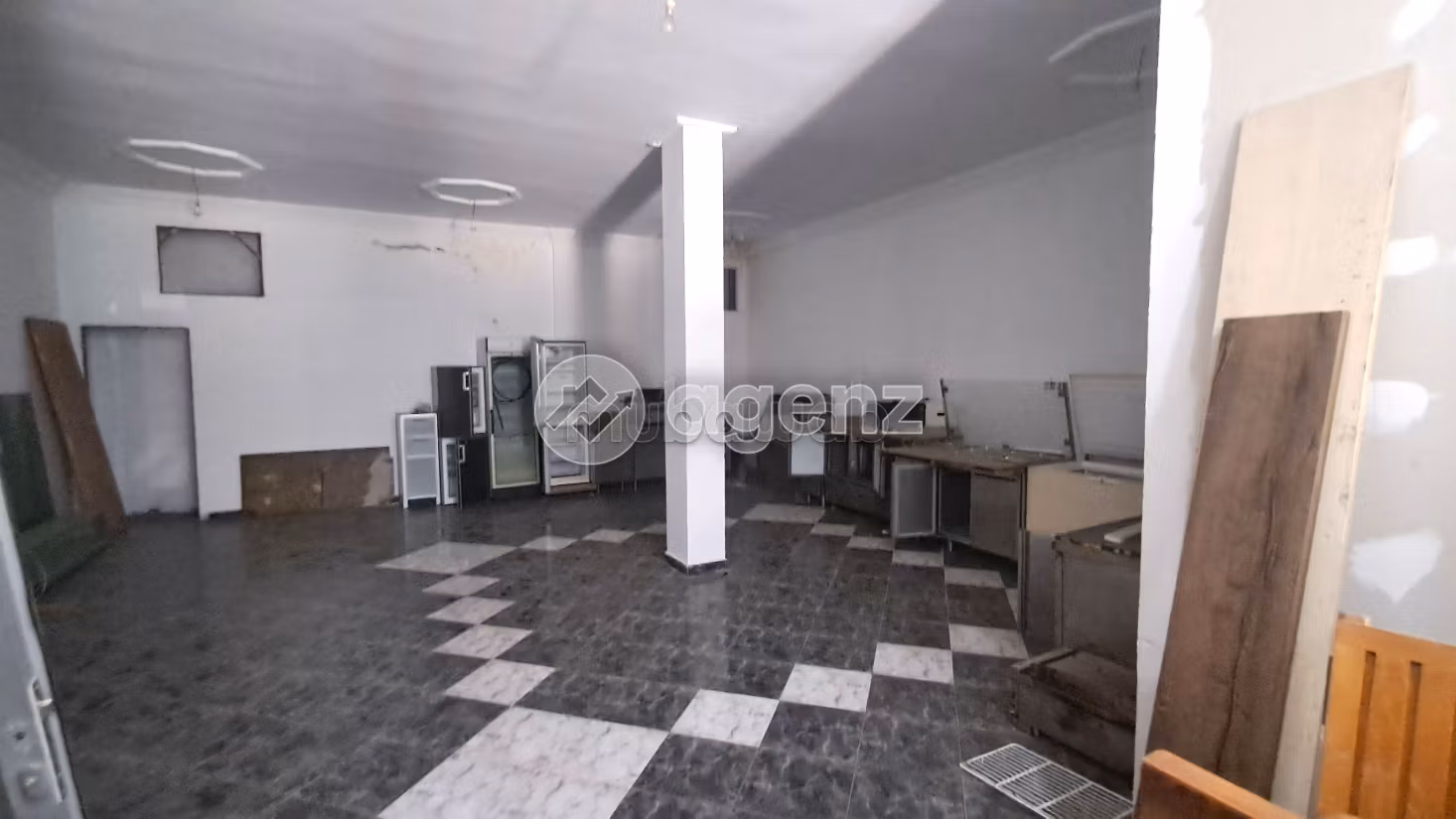 Commerce à vendre 245 m² Al Mostakbal Casablanca