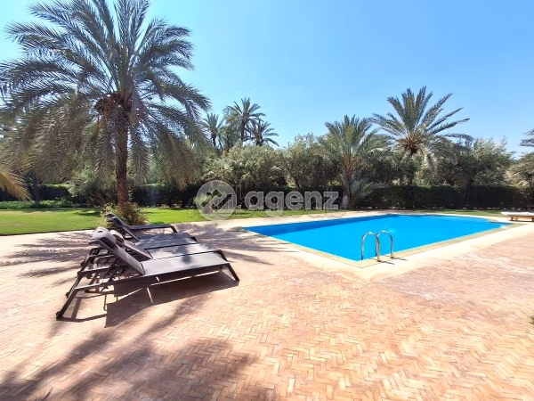 Casa de lujo en venta en Ennakhil Palmeraie. 5 hermosas habitaciones. Plazas de parking y terraza