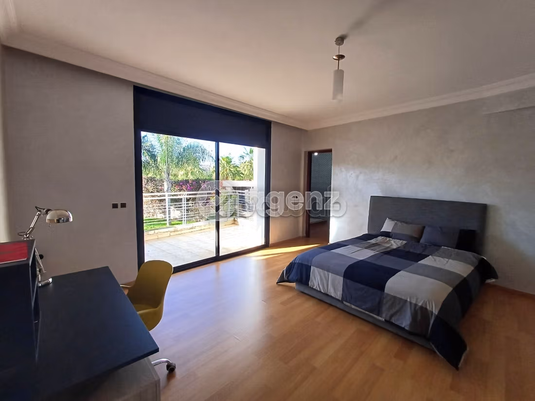Villa à vendre 3 000 m², 8 chambres Souissi Rabat