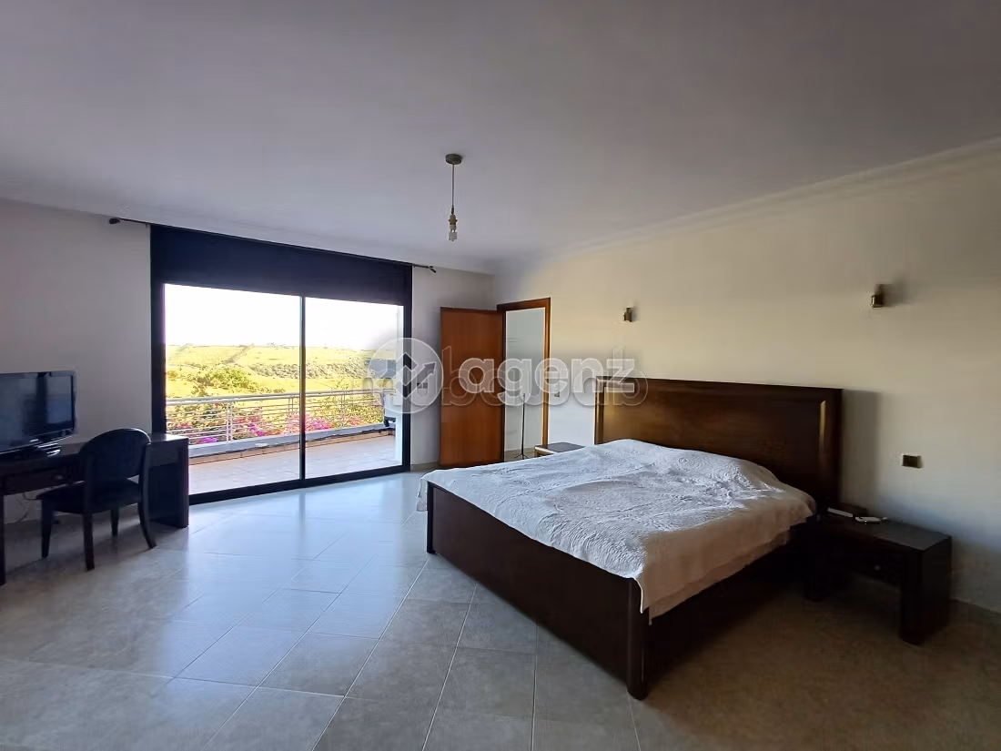 Villa à vendre 3 000 m², 8 chambres Souissi Rabat