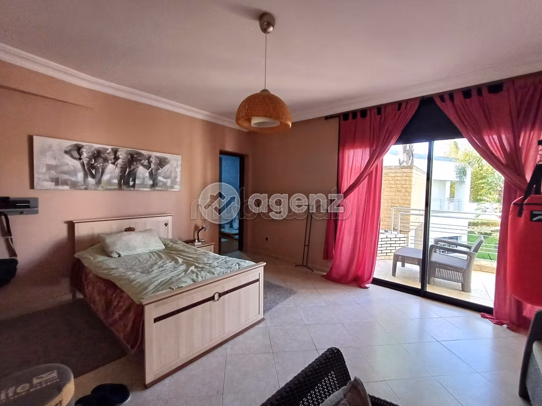 Villa à vendre 3 000 m², 8 chambres Souissi Rabat