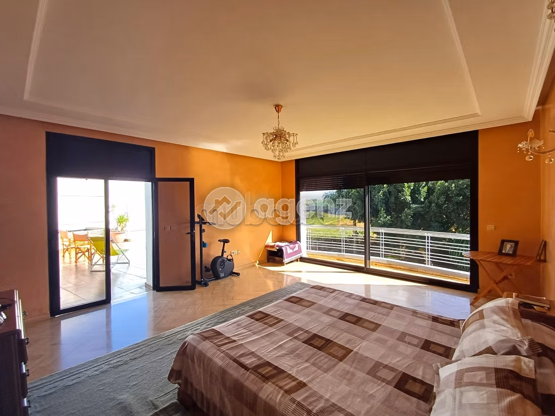 Villa à vendre 3 000 m², 8 chambres Souissi Rabat