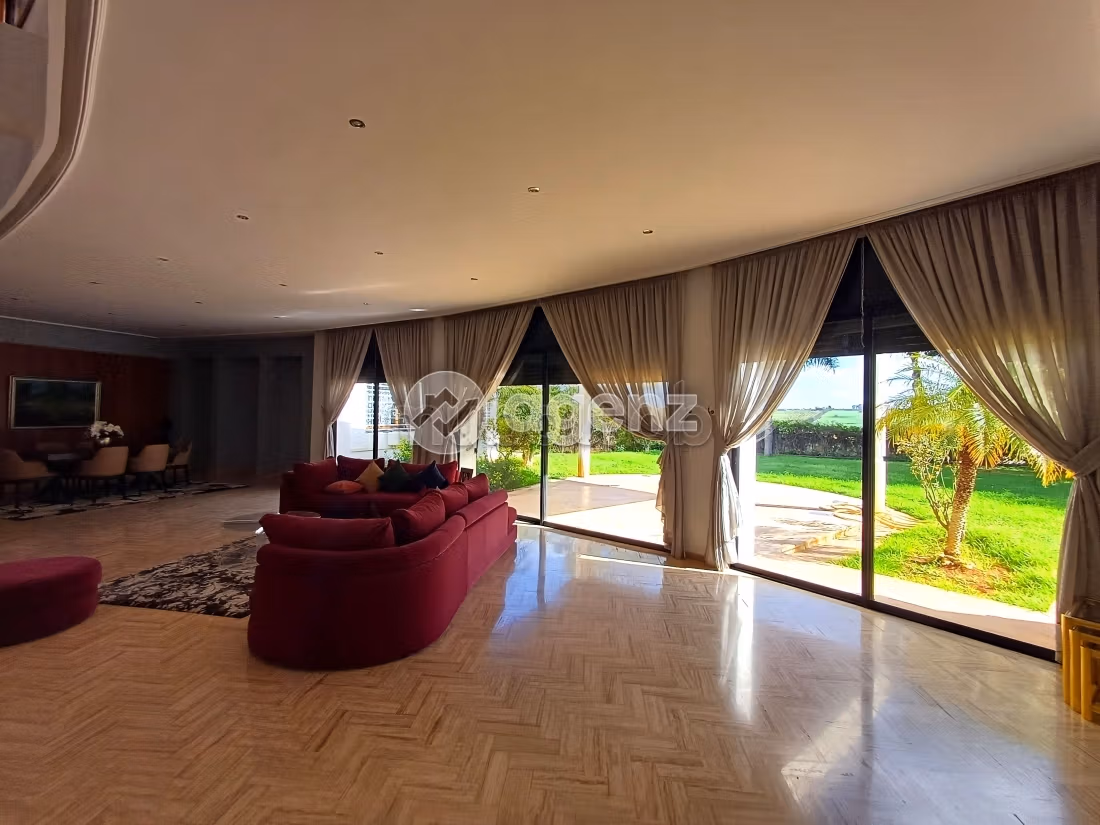 Villa à vendre 3 000 m², 8 chambres Souissi Rabat