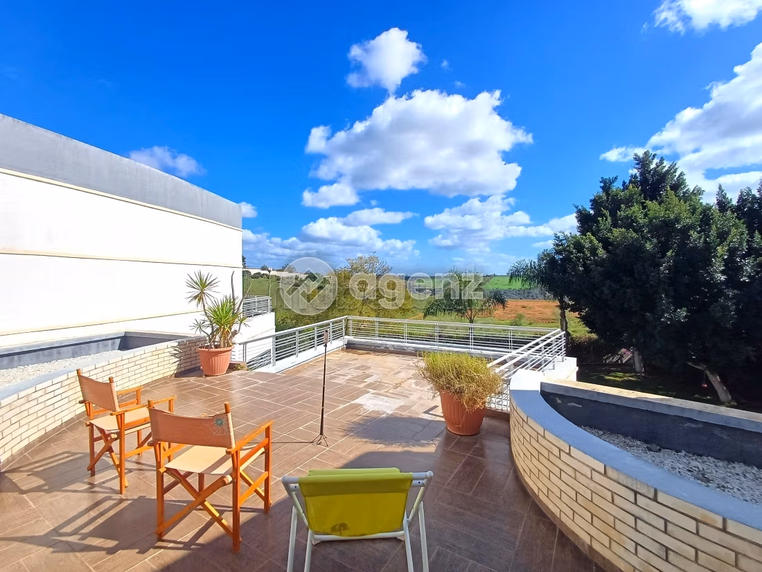 Villa à vendre 3 000 m², 8 chambres Souissi Rabat