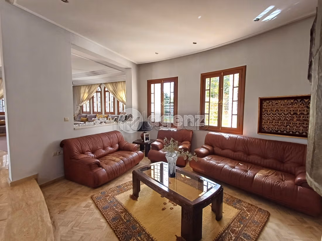 Villa à vendre 3 000 m², 8 chambres Souissi Rabat