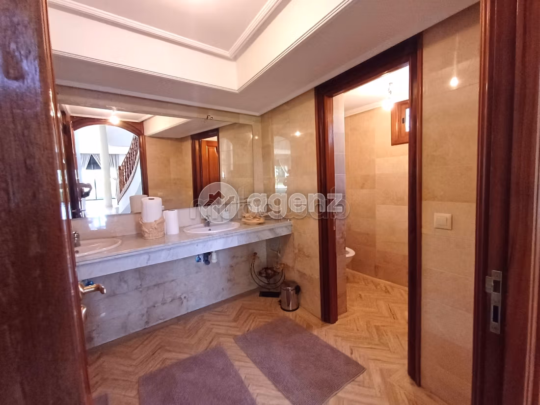 Villa à vendre 3 000 m², 8 chambres Souissi Rabat