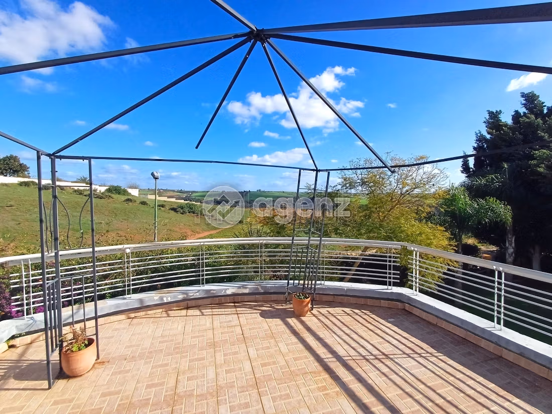 Villa à vendre 3 000 m², 8 chambres Souissi Rabat