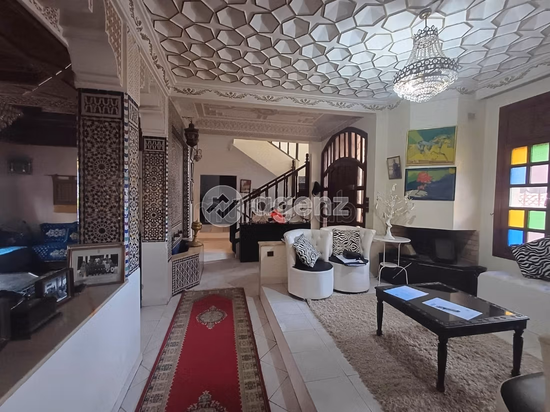 Villa à vendre 373 m², 9 chambres Hay Ach chbanat Rabat