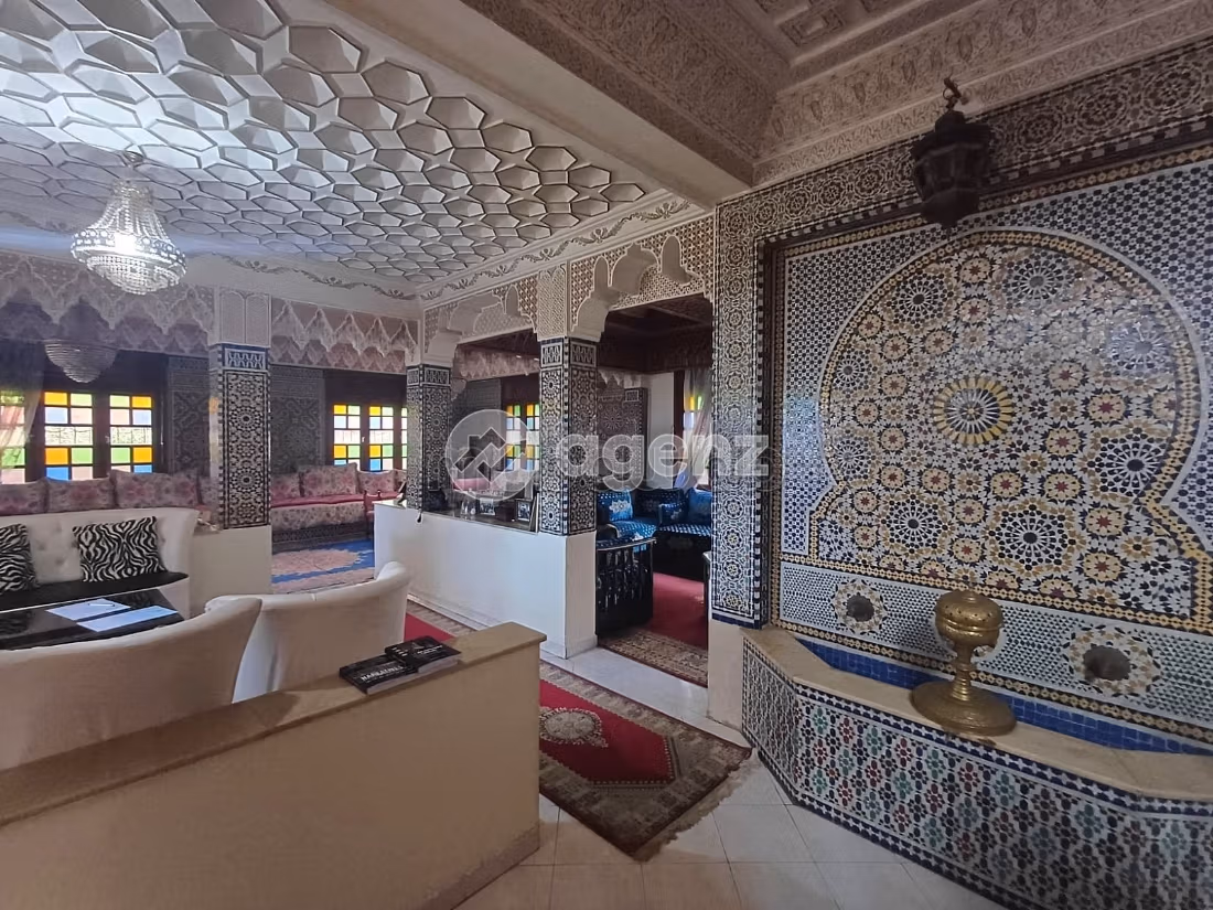 Villa à vendre 373 m², 9 chambres Hay Ach chbanat Rabat