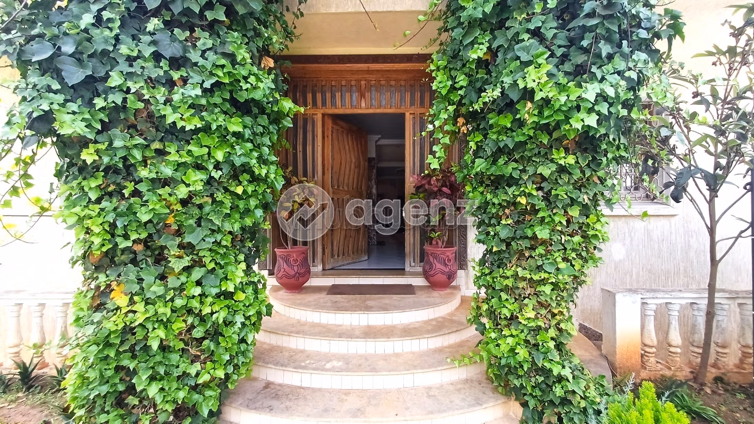 Villa à vendre 671 m², 8 chambres Hay Nahda Rabat