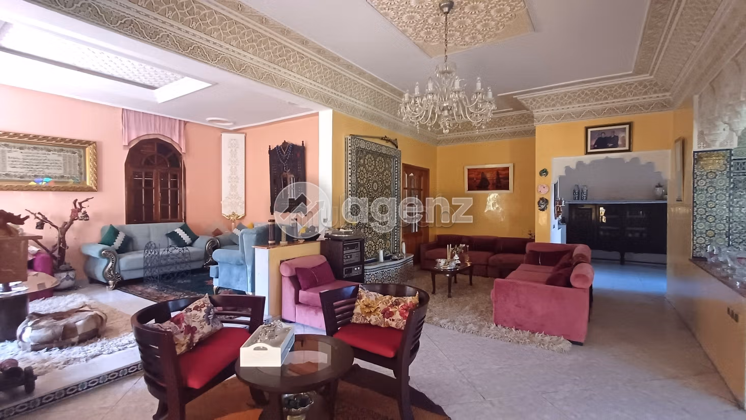 Luxury home for sale in Riyad. 5 beautiful rooms. Car park