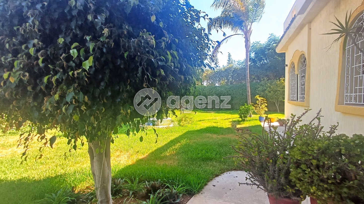 Luxury home for sale in Riyad. 5 beautiful rooms. Car park