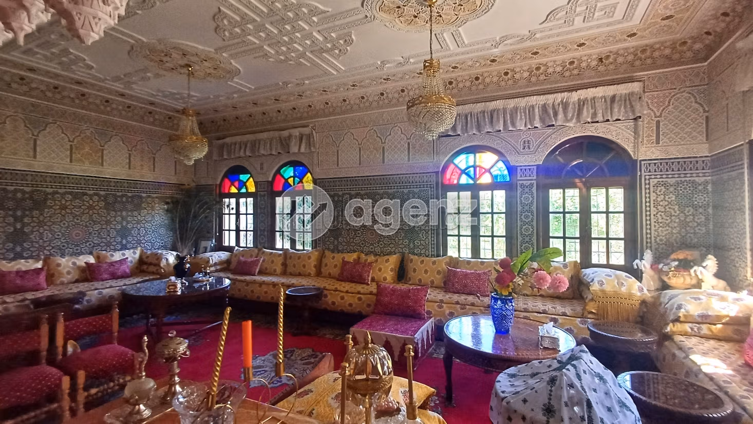 Luxury home for sale in Riyad. 5 beautiful rooms. Car park