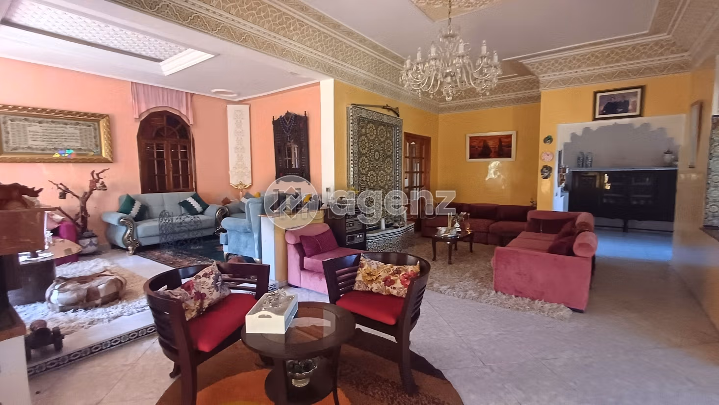 Luxury home for sale in Riyad. 5 beautiful rooms. Car park
