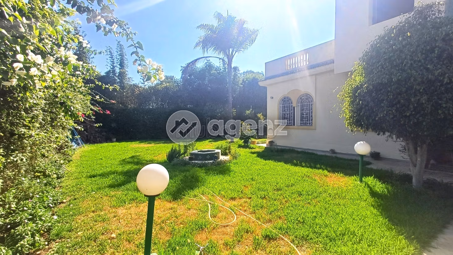 Luxury home for sale in Riyad. 5 beautiful rooms. Car park