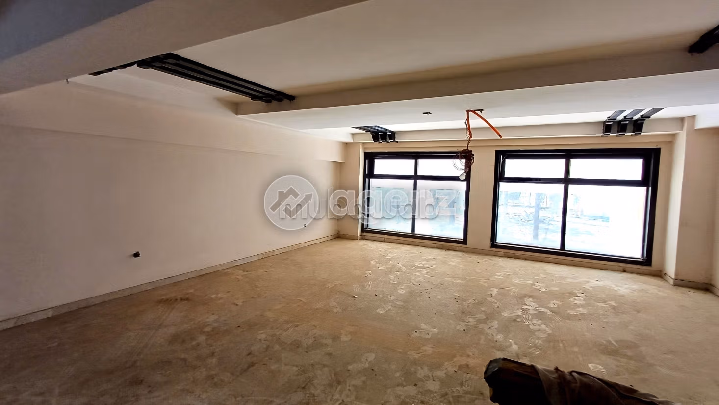 Offices & shops for sale. Surface area 155 m²
