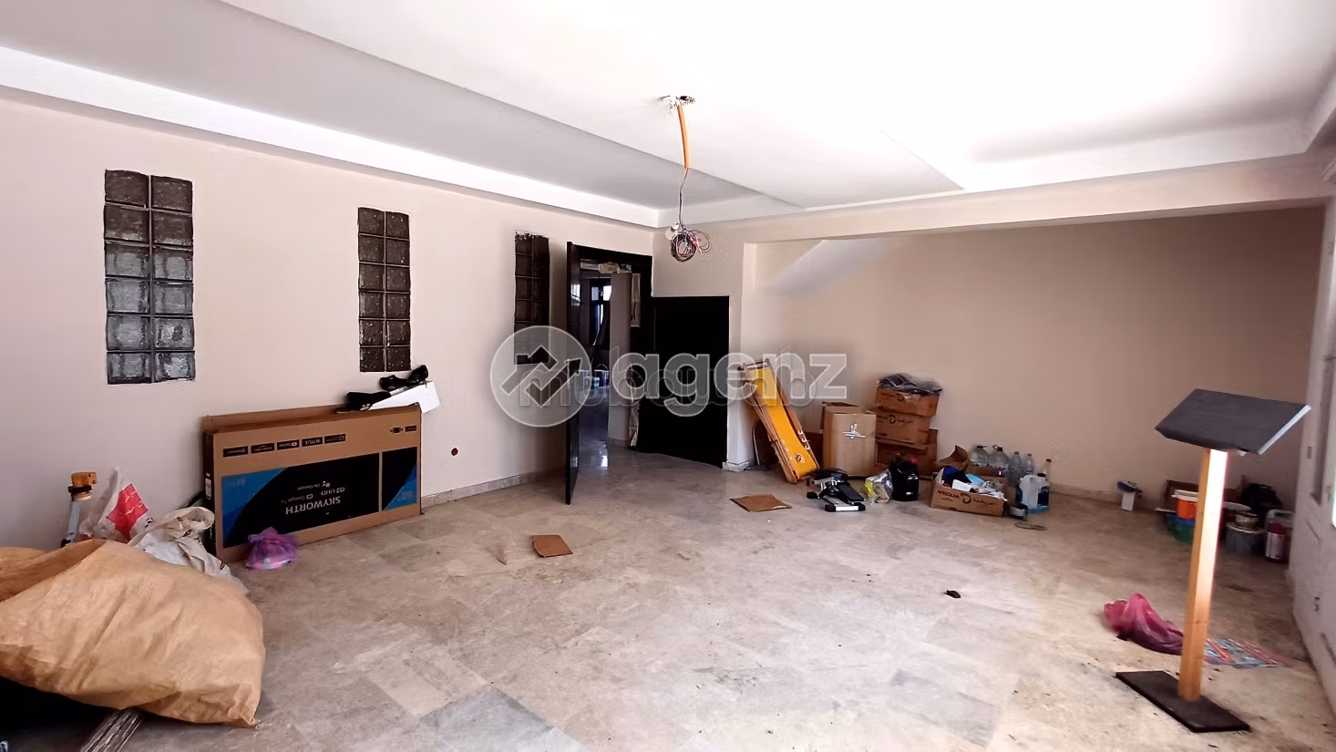 Offices & shops for sale. Surface area 155 m²