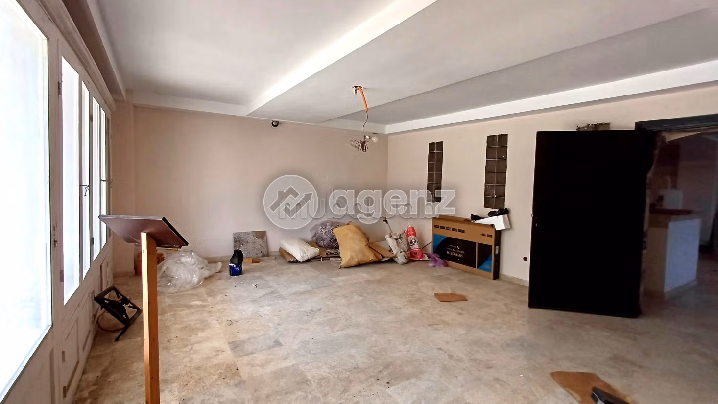 Offices & shops for sale. Surface area 155 m²
