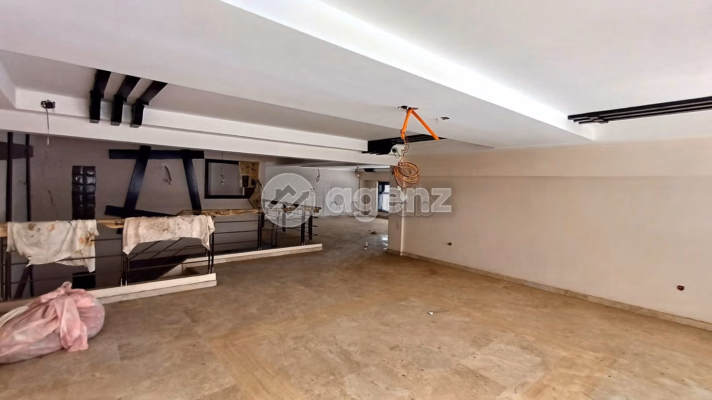 Offices & shops for sale. Surface area 155 m²