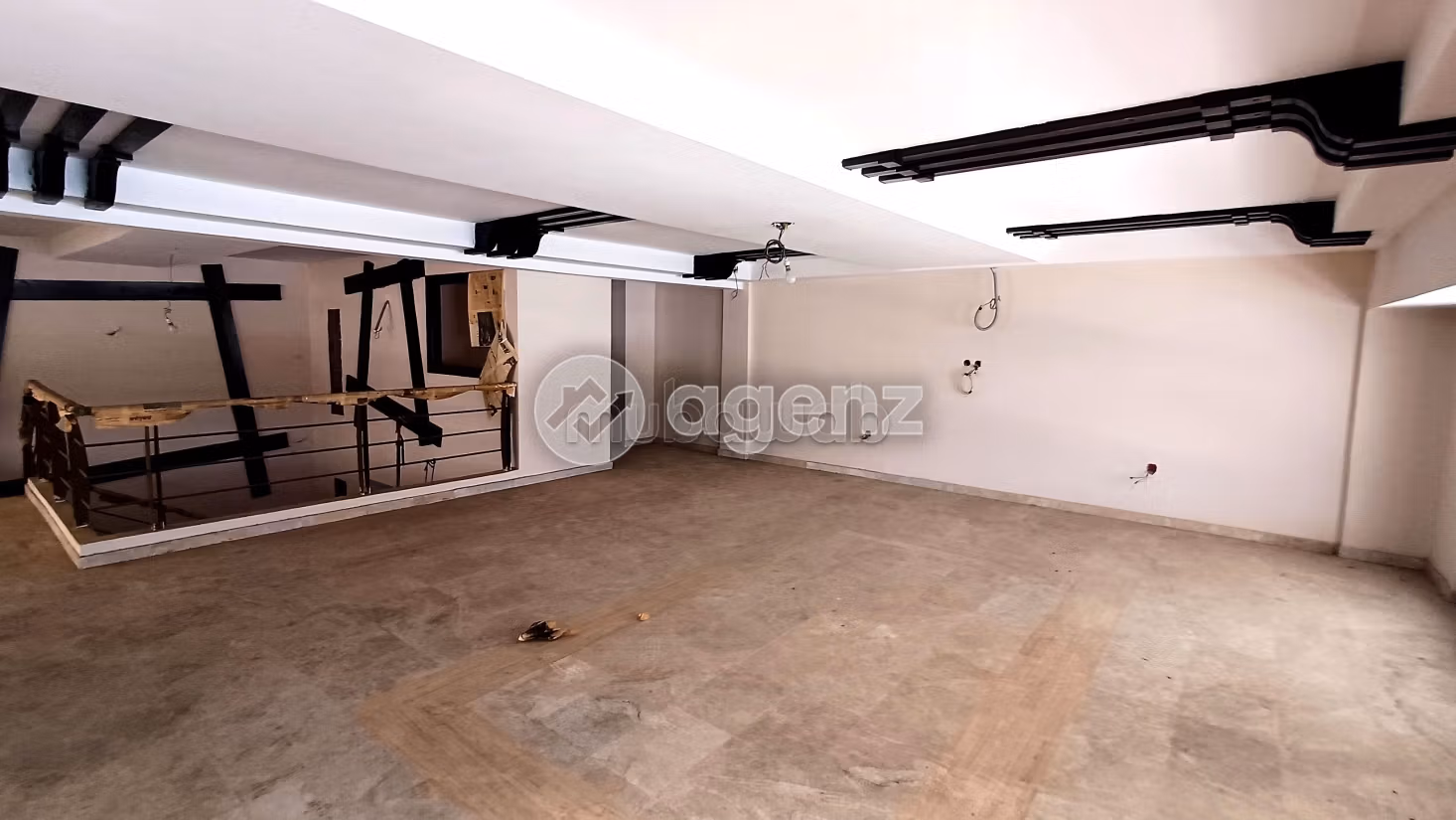 Offices & shops for sale. Surface area 155 m²