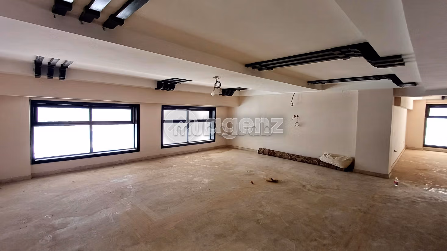 Offices & shops for sale. Surface area 155 m²