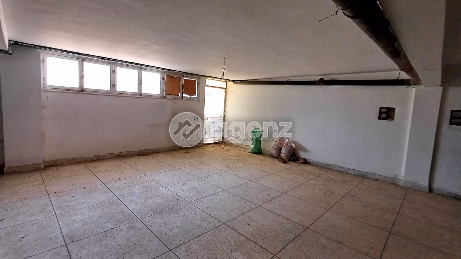 Offices & shops for sale. Surface area 155 m²