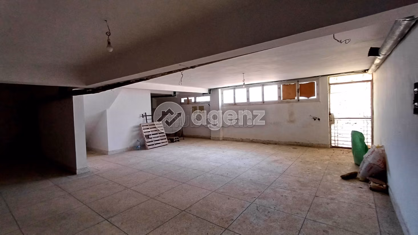 Offices & shops for sale. Surface area 155 m²