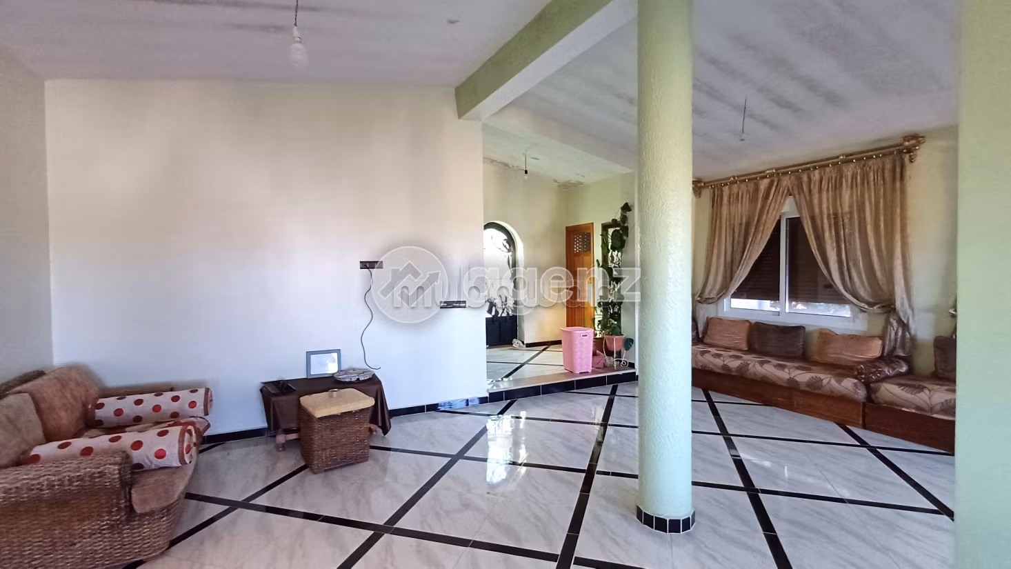Luxury villa for sale. Small area 650 m². Cellar
