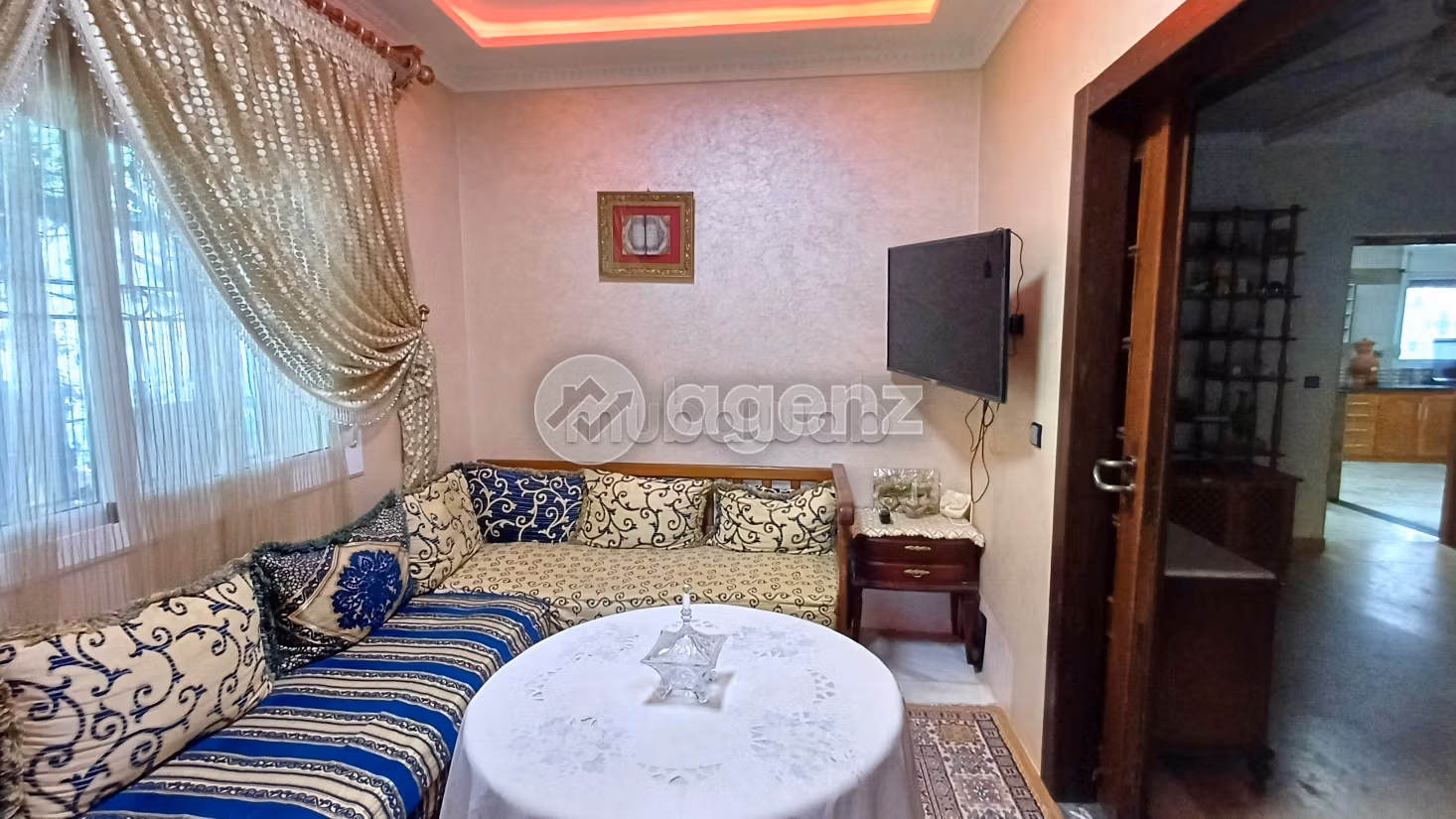 Luxury villa for sale. Small area 650 m². Cellar