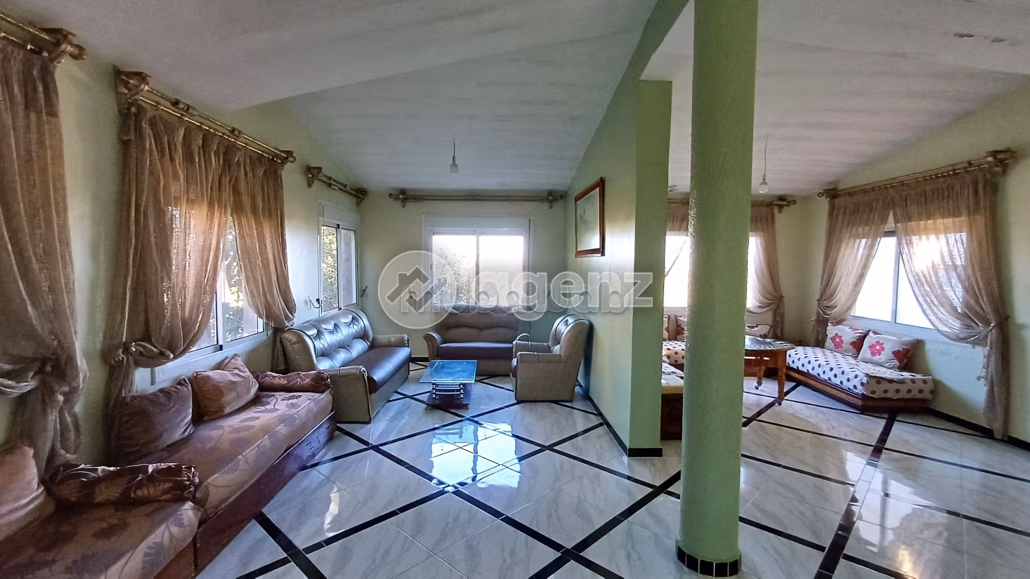 Luxury villa for sale. Small area 650 m². Cellar