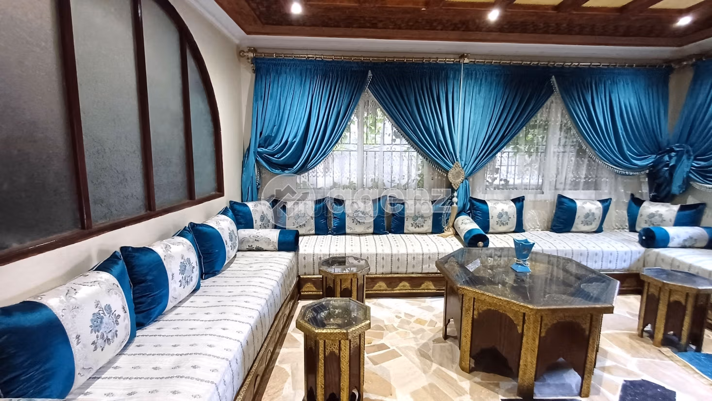 Luxury villa for sale. Small area 650 m². Cellar