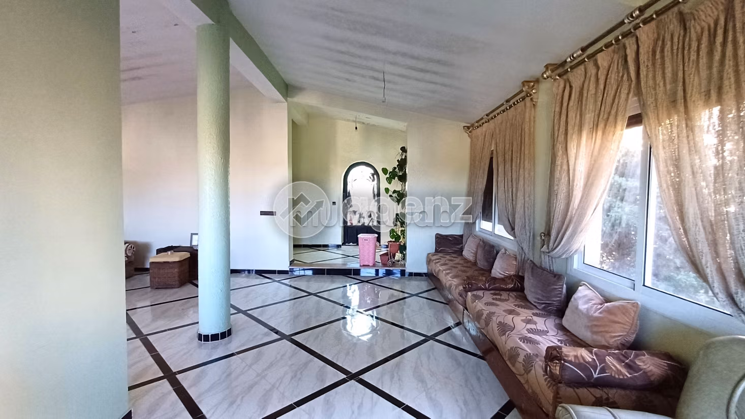 Luxury villa for sale. Small area 650 m². Cellar