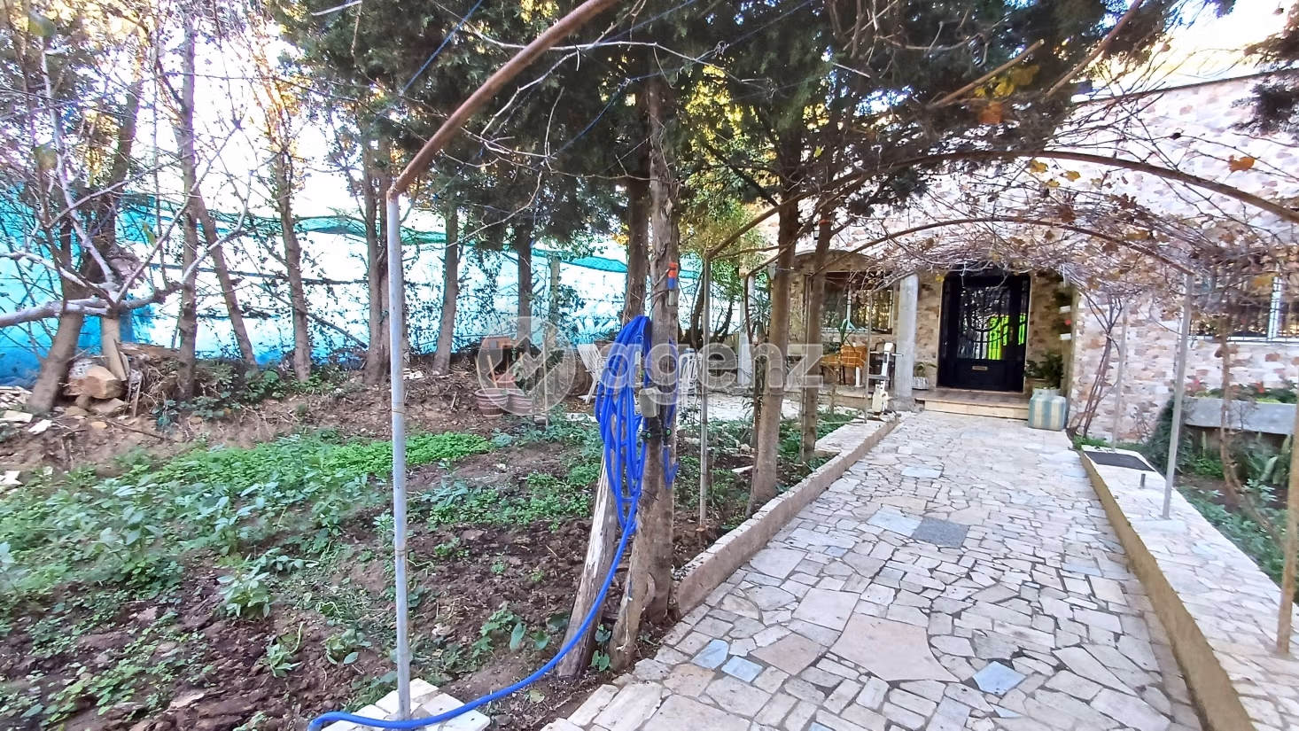 Luxury villa for sale. Small area 650 m². Cellar