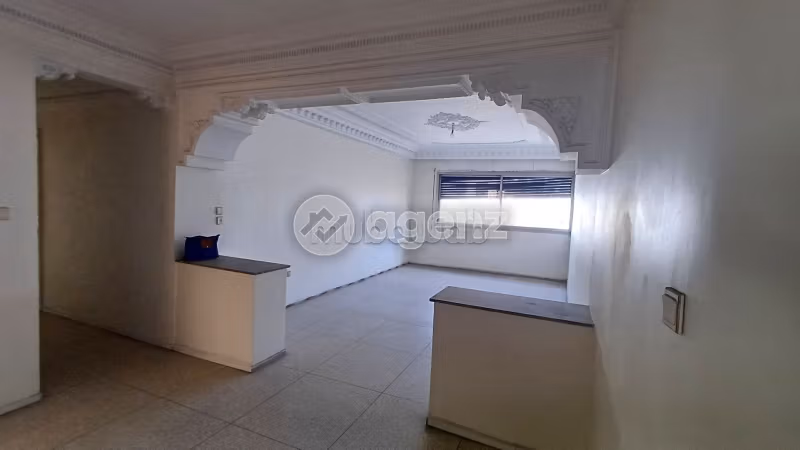 Sale of a lovely apartment in Mers Sultan. Large area 100 m². Lift