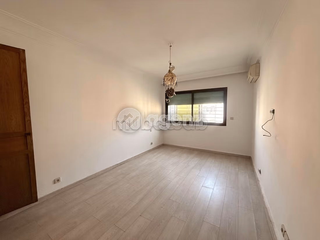 Piso en venta en Burger. 2 dormitorios. Terraza y ascensor