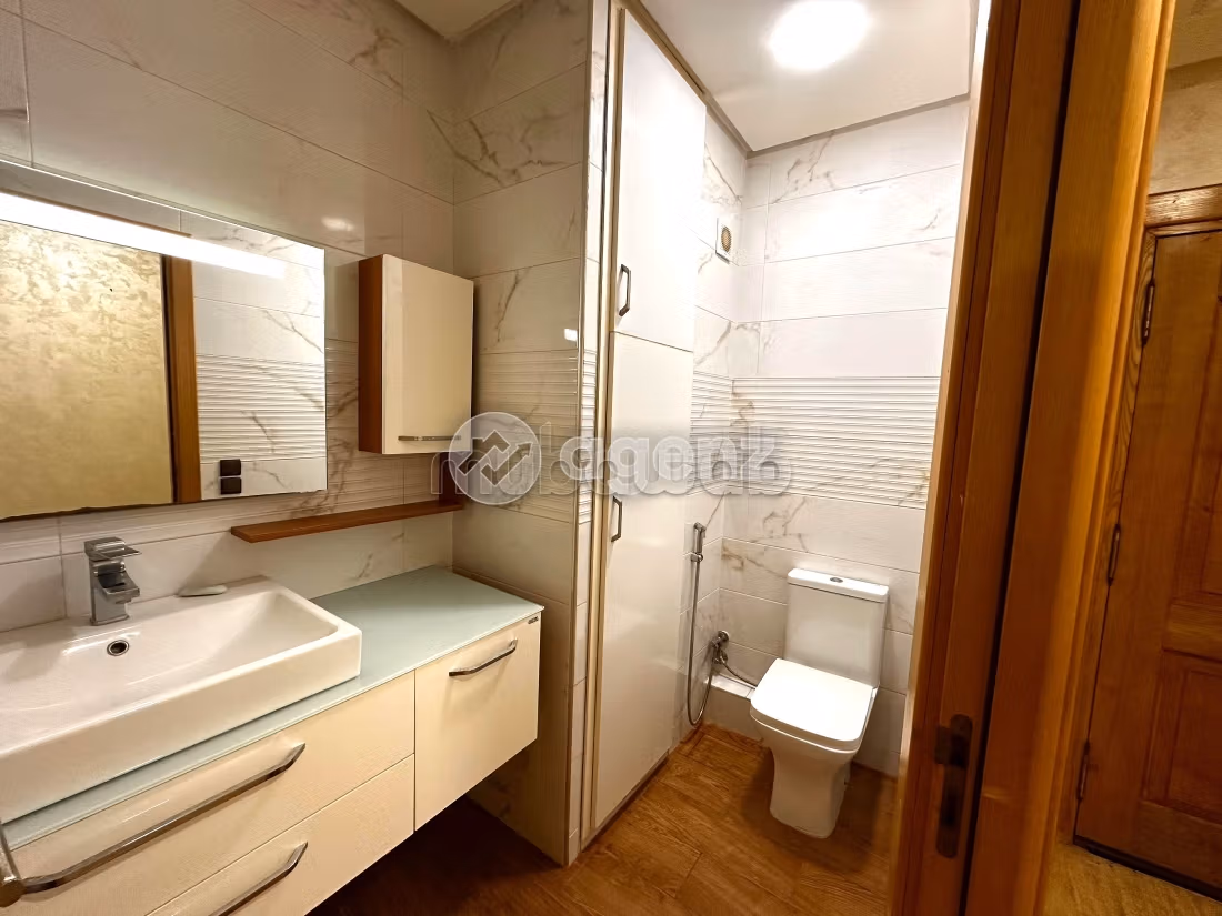 Piso en venta. 3 bonitas habitaciones. Con garaje y ascensor