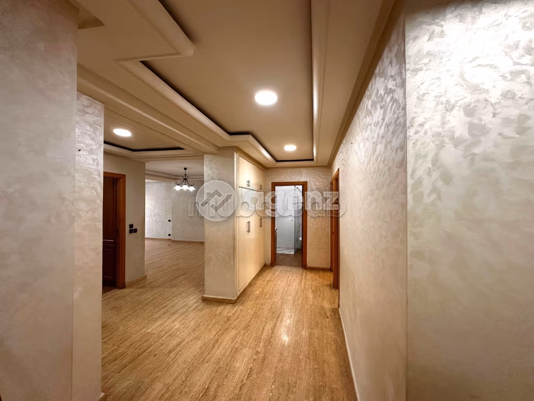 Piso en venta. 3 bonitas habitaciones. Con garaje y ascensor