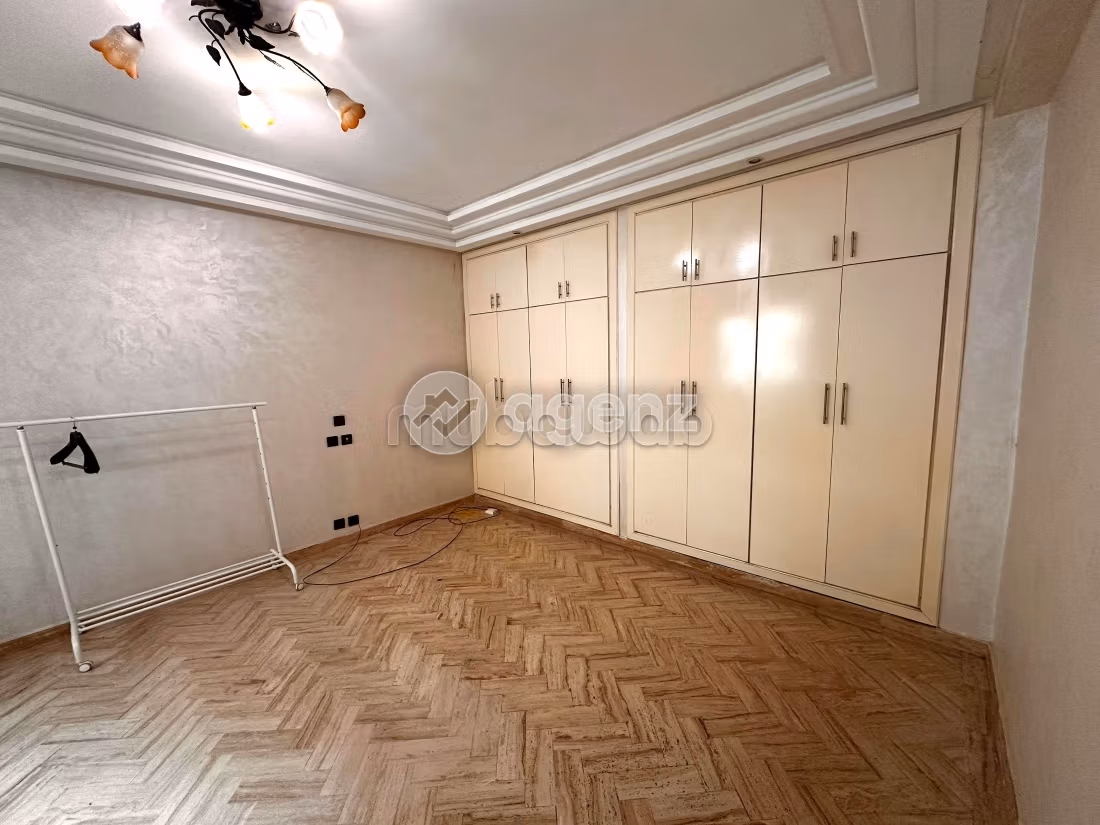 Piso en venta. 3 bonitas habitaciones. Con garaje y ascensor