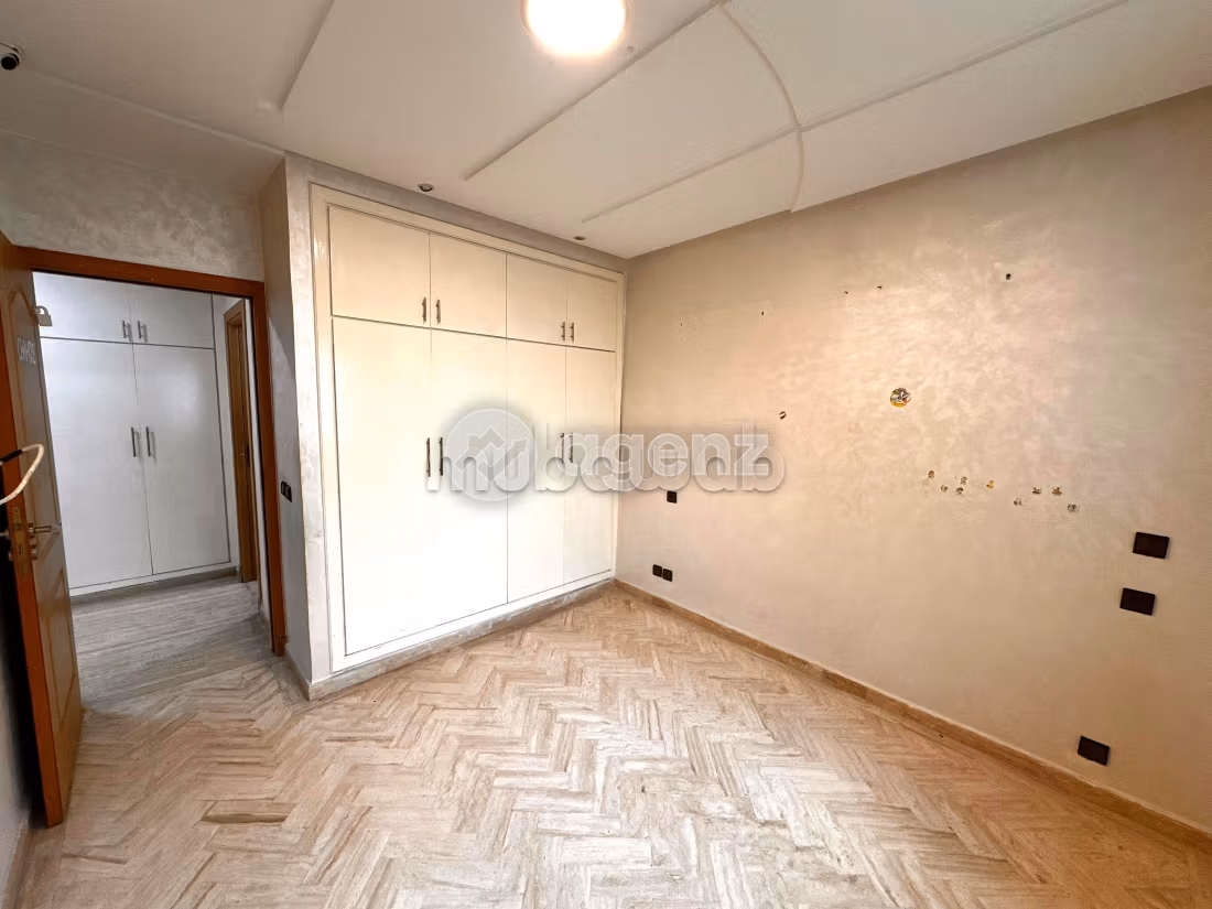 Piso en venta. 3 bonitas habitaciones. Con garaje y ascensor