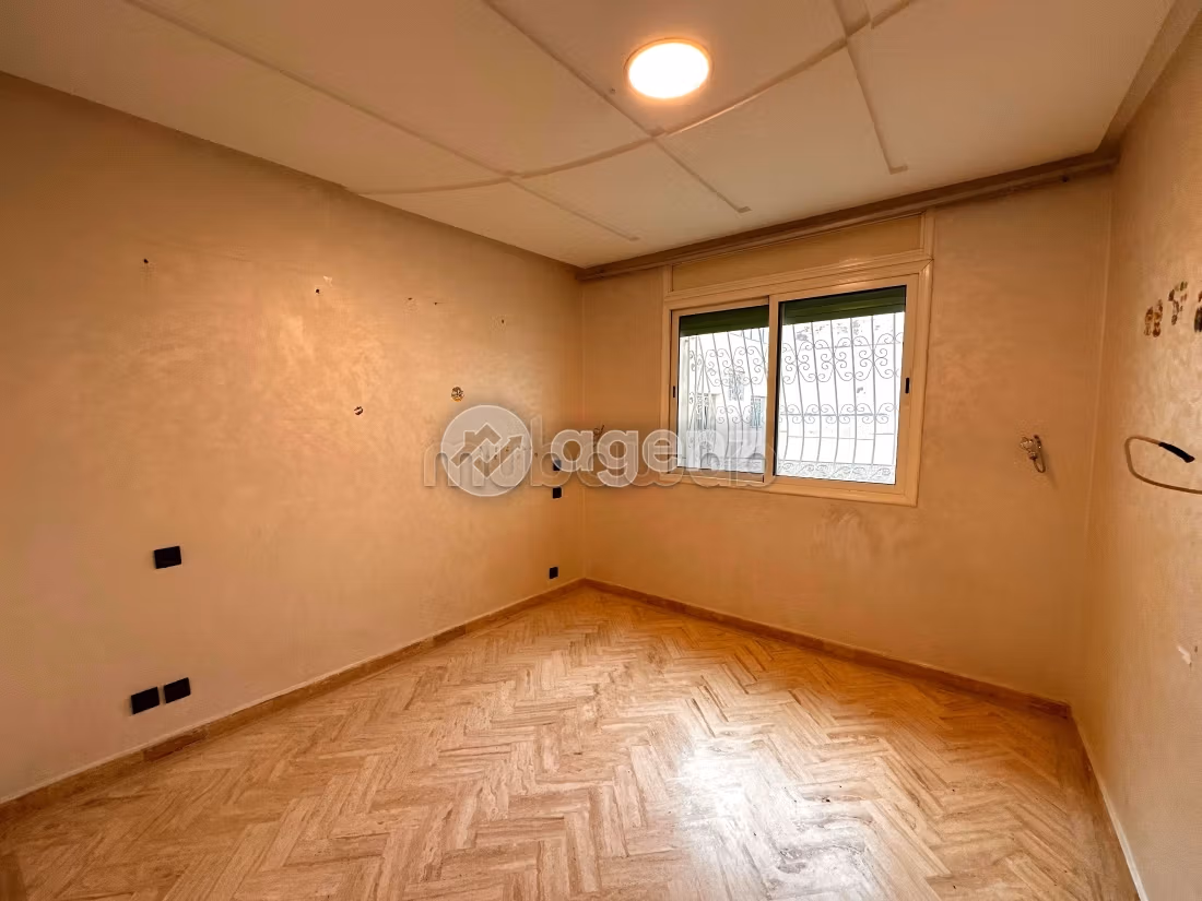 Piso en venta. 3 bonitas habitaciones. Con garaje y ascensor