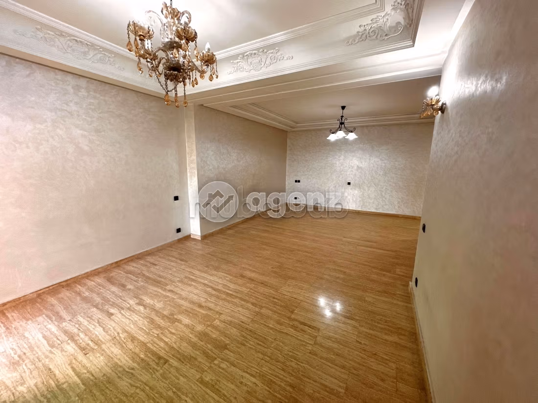 Piso en venta. 3 bonitas habitaciones. Con garaje y ascensor
