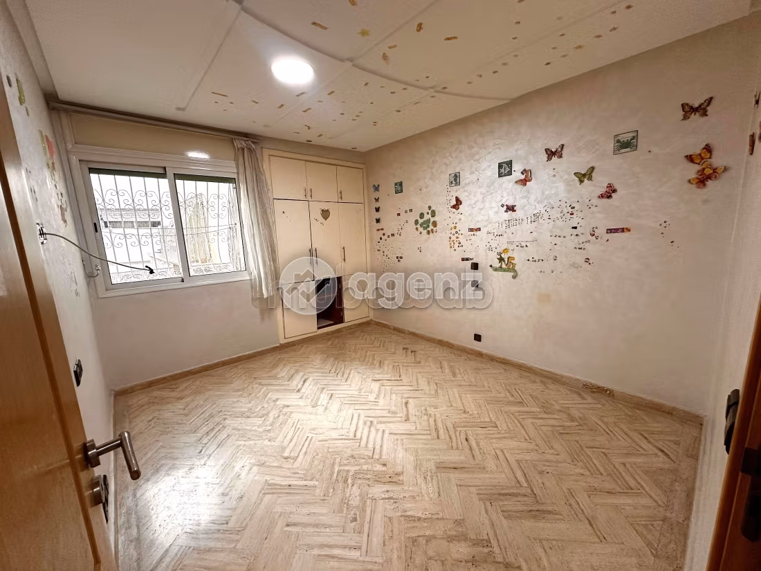 Piso en venta. 3 bonitas habitaciones. Con garaje y ascensor