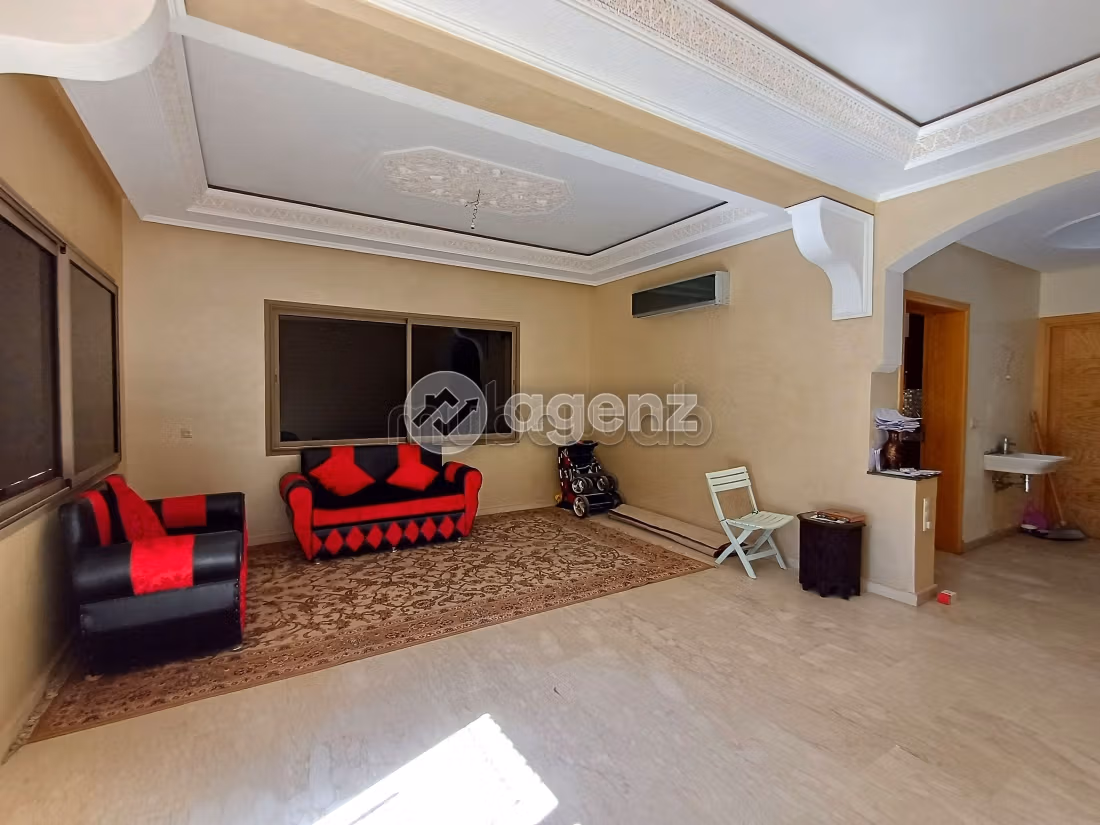 Luxury villa for sale in Hay Targa. Small area 650 m². Private car park