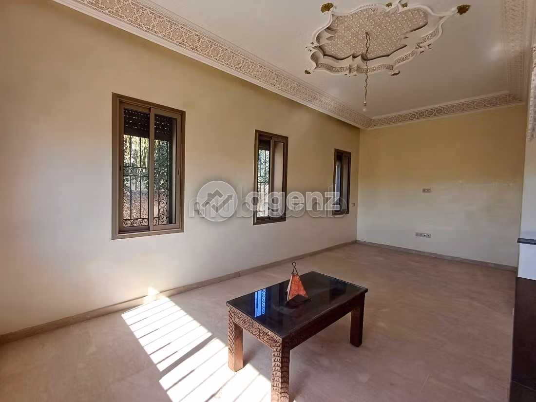 Luxury villa for sale in Hay Targa. Small area 650 m². Private car park