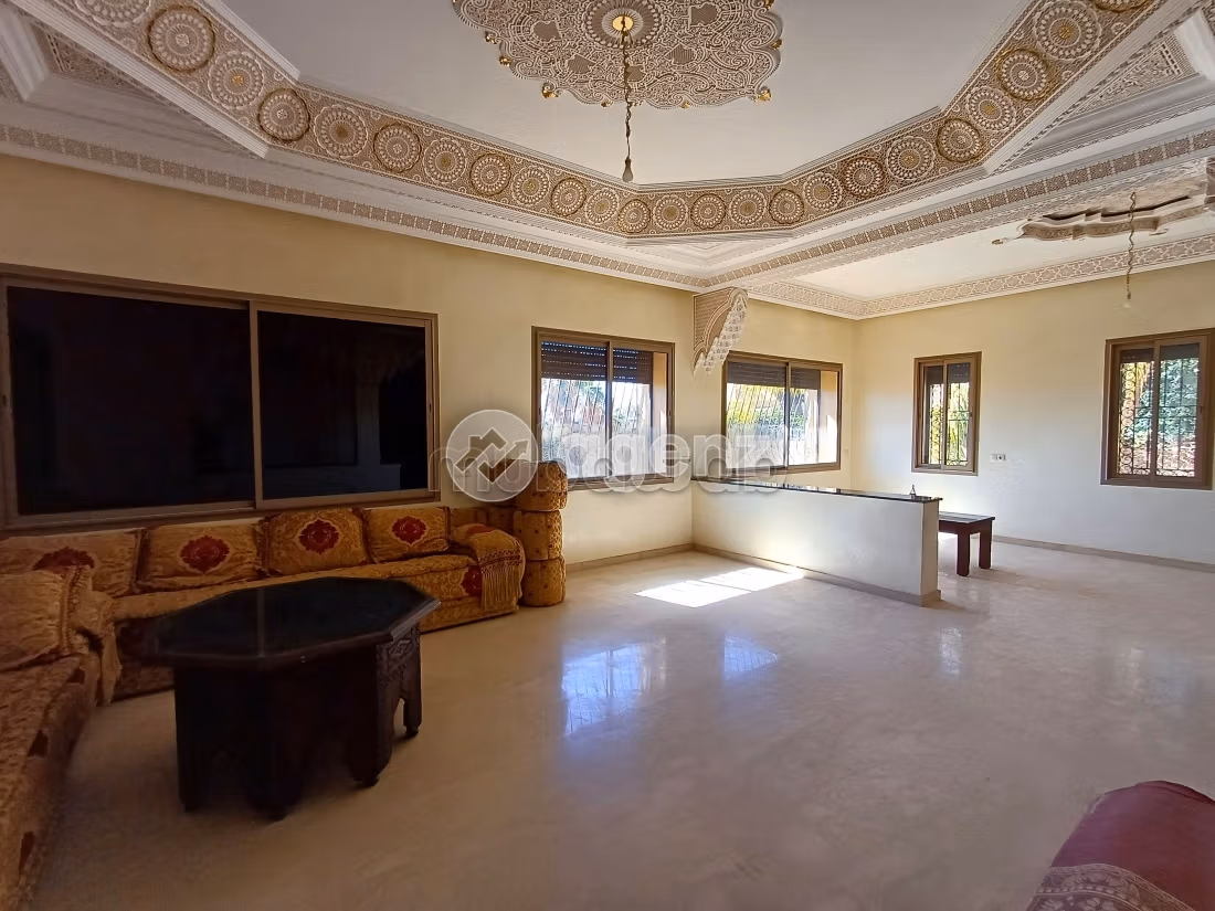 Luxury villa for sale in Hay Targa. Small area 650 m². Private car park