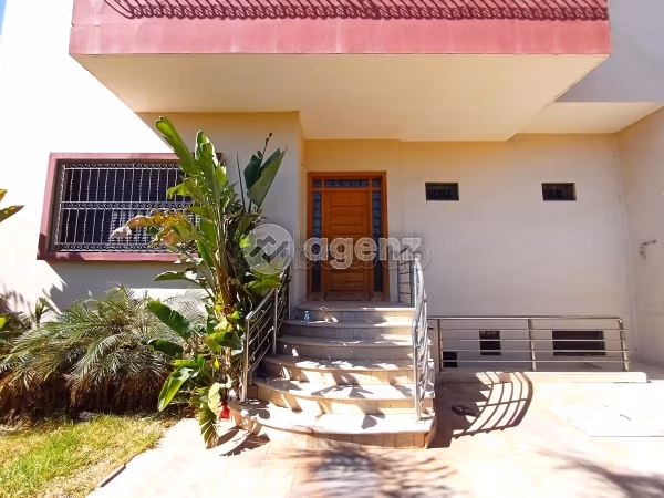 Luxury villa for sale in Hay Targa. Small area 650 m². Private car park