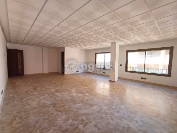 Offices for rent in Ouasis. Area of 63 m². Carpark and elevator
