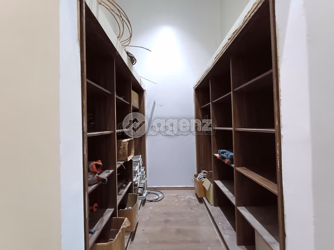 Se vende piso. 1 bonita habitación. Parking y ascensor